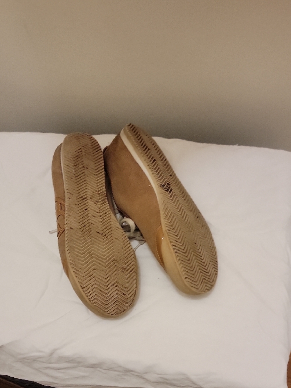 Tory Burch Tan Leather & Suede Lace-Up Sneakers - Picture 4 of 4